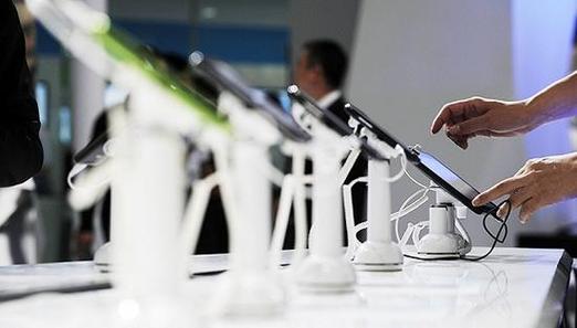 互聯網造機 從極致性價比到生態入口之爭